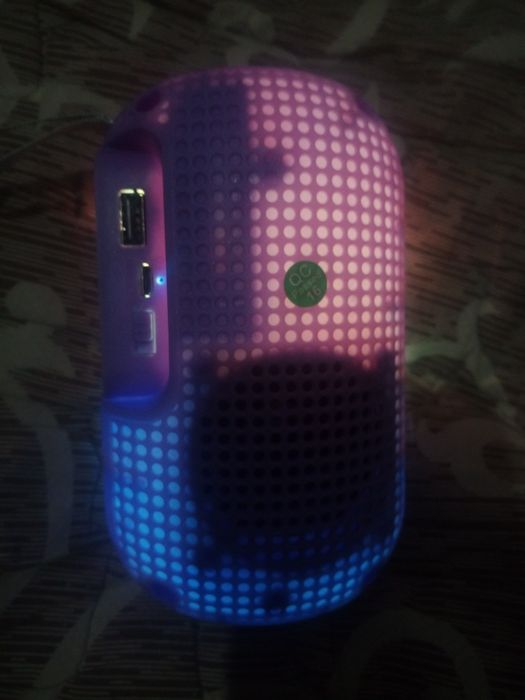 Новая USB колонка с bluetooth FM радио Sd карт-с аккумулятором
С встр
