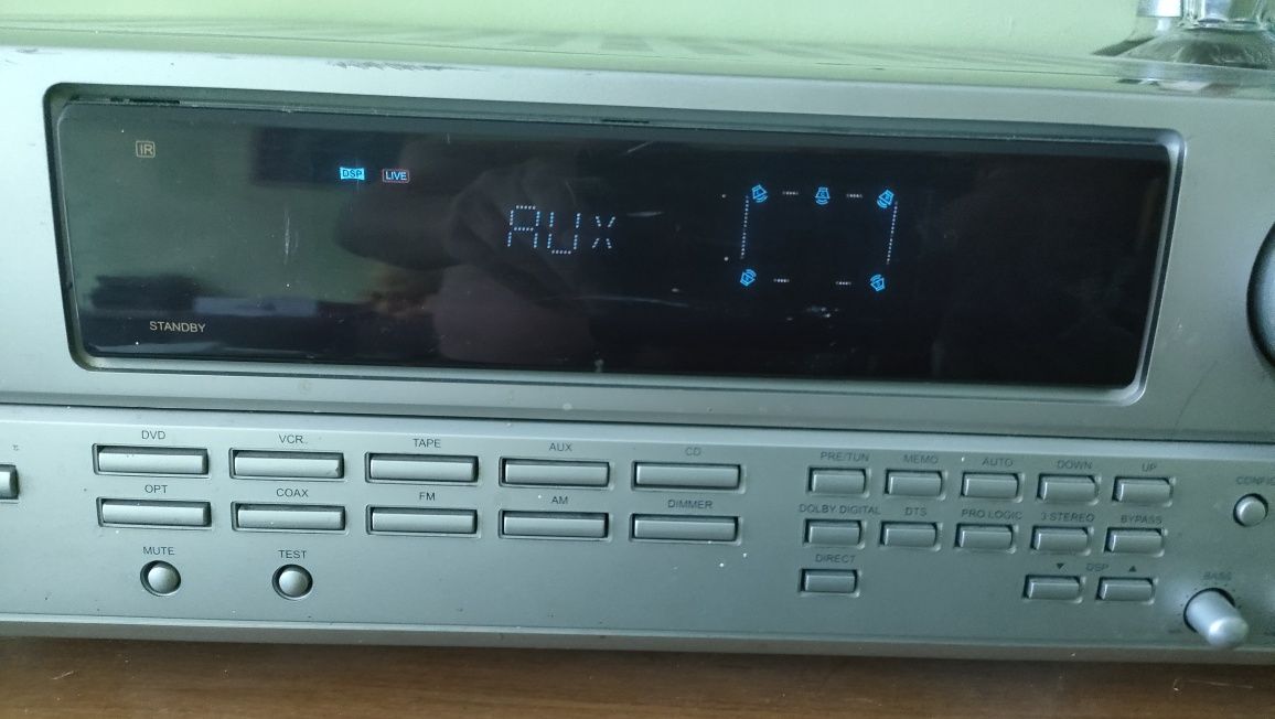 amplituner kina domowego Eltax AVR-200.