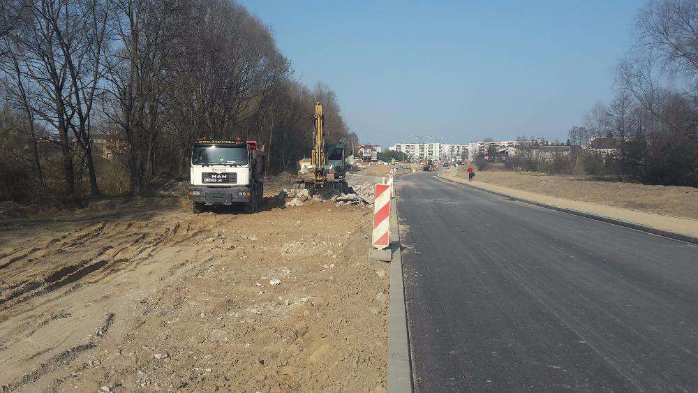 Wyburzenia budynków usługi koparką JCB transport CIechanów