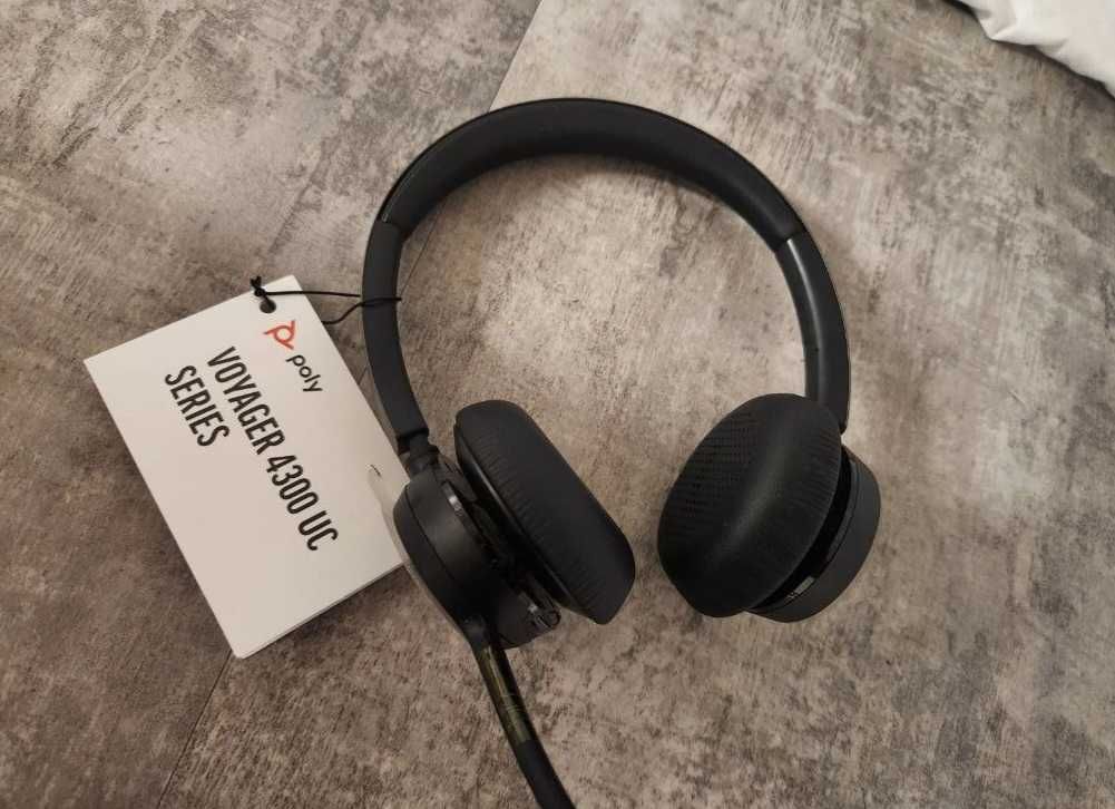 Plantronics Poly Voyager 4320 UC