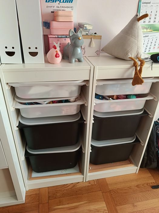 2 regały Trofast Ikea z pokrywkami