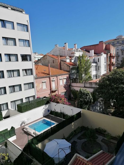 Quarto disponível Avenidas Novas