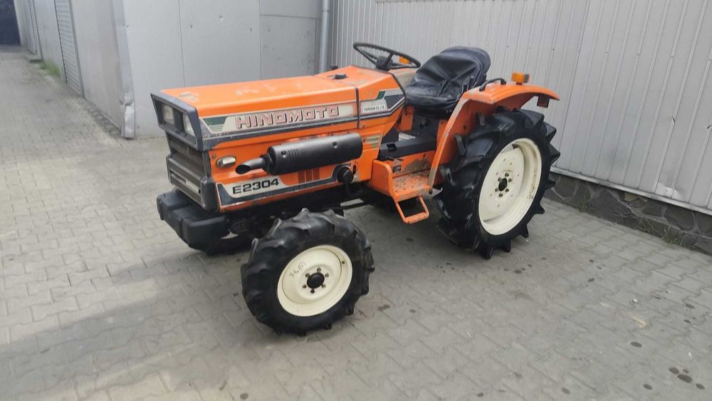 Japoński traktorek Hinomoto E2304 4x4 23KM Super stan