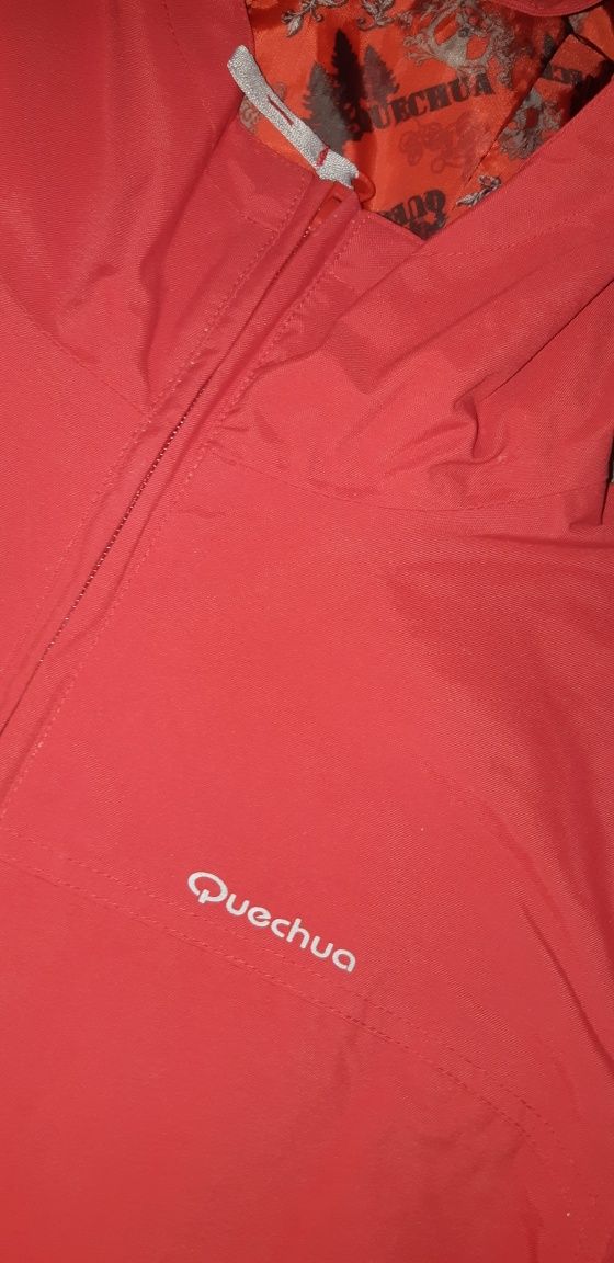 Czerwona kurtka quechua decathlon