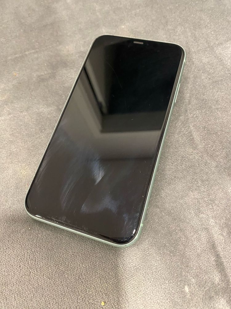 Apple iPhone 11 - 64GB