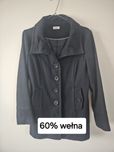 Czarny krótki płaszczyk 60% wełny