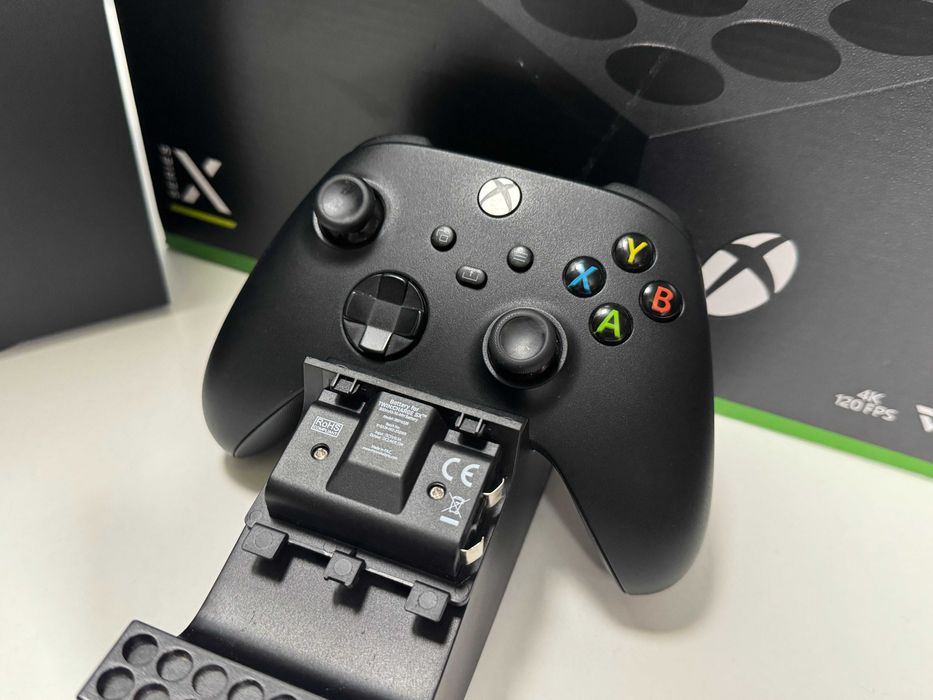 Konsola XBOX Series X 1TB z Padem Pudłem i Akumulatorami Gwarancja