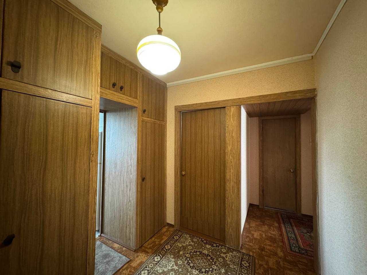 Продаж 3-кімнатної квартири центр з меблями та технікою
