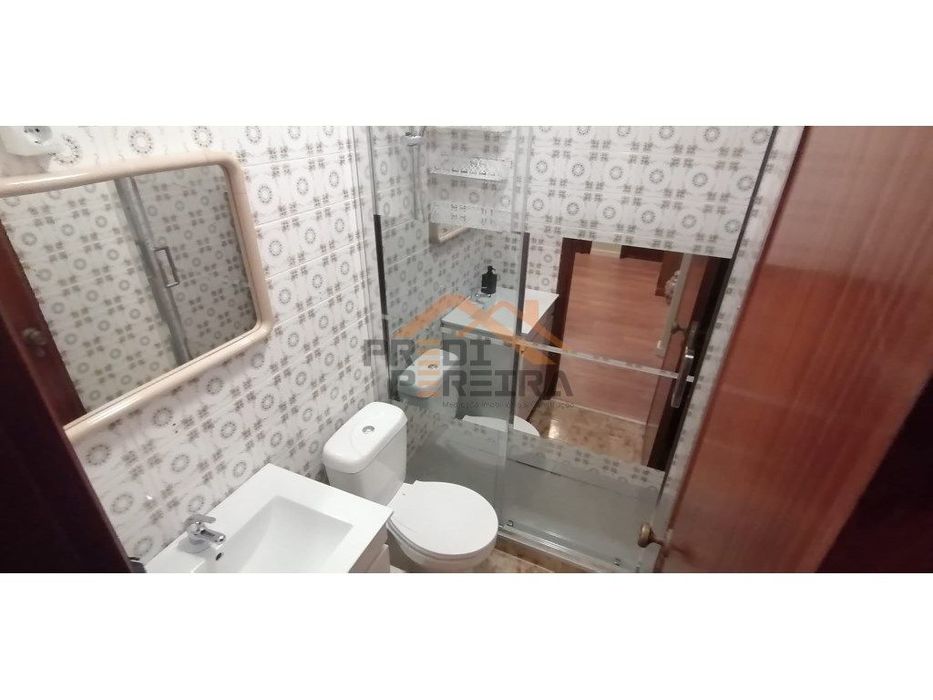 Quartos para arrendar, na Ramada - Bons Dias | Próximo do ISCE).