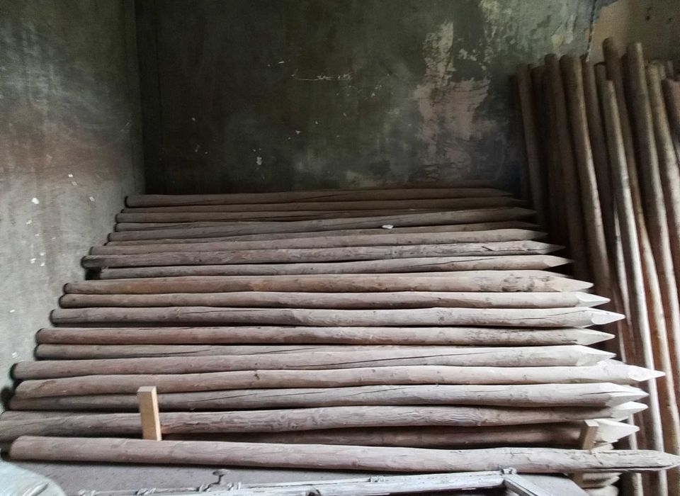 Postes de Madeira Tratada - vinhas, pomares, vedações