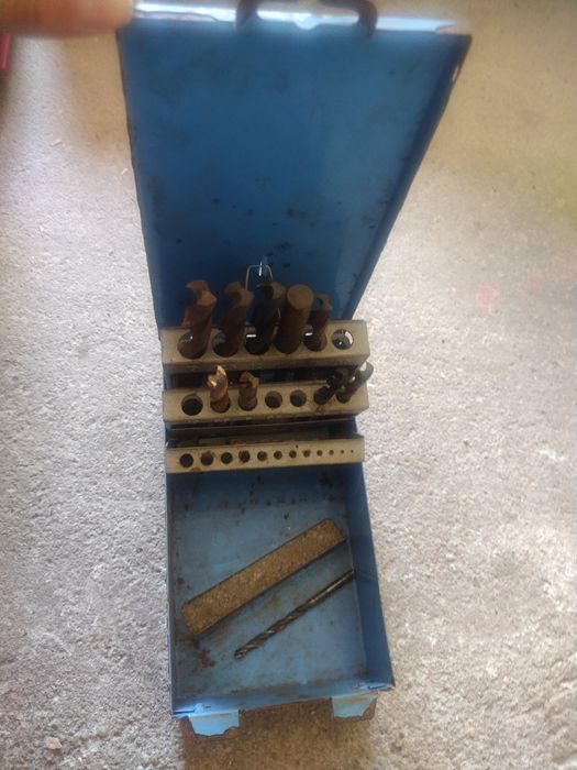 Wiertła w metalowym etui