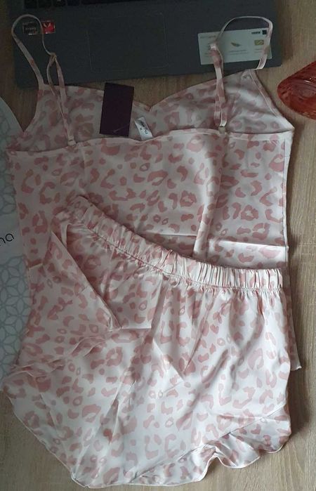 Нова піжамка рожевий леопард 44м  Arco iris