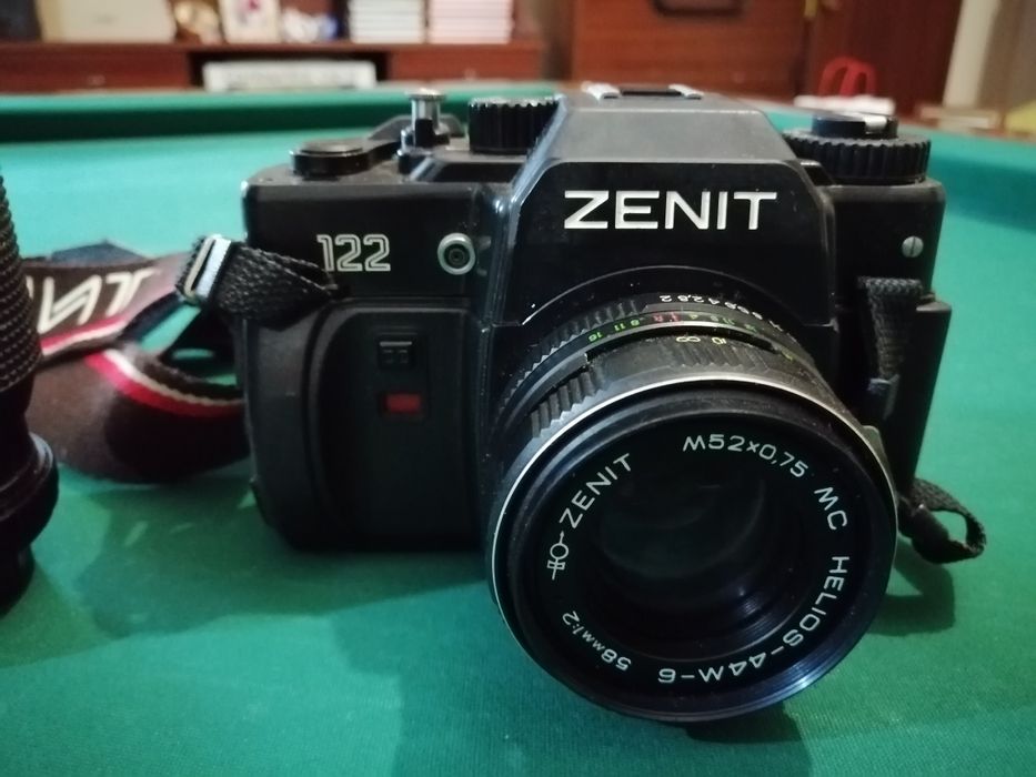 Câmara de filmar e máquina fotográfica