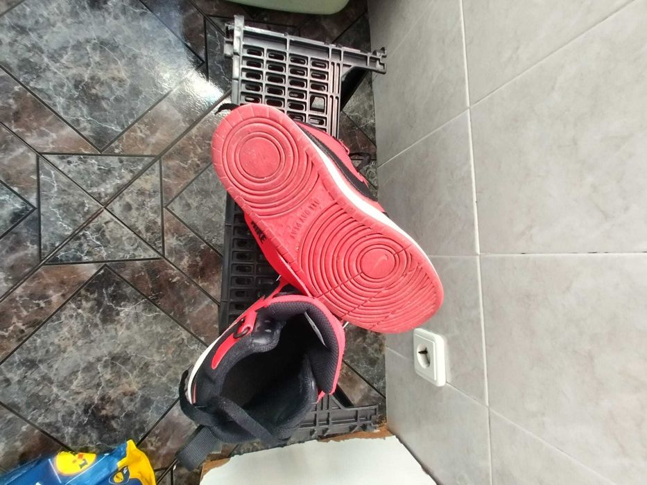 ATENÇÃO ténis bota pouco usados