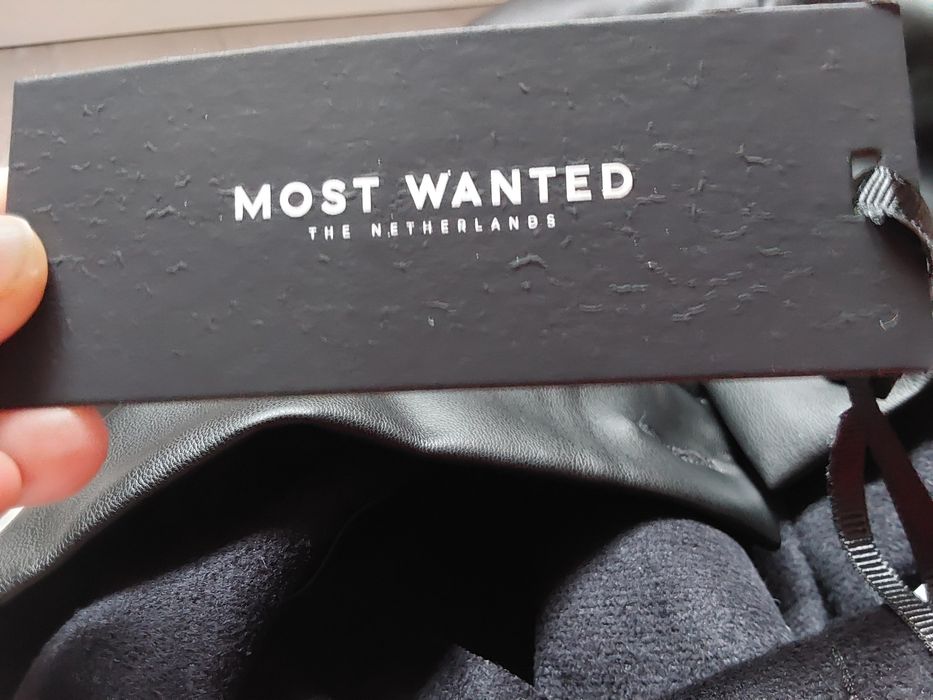 НОВІ чорні  шорти з еко шкіри.