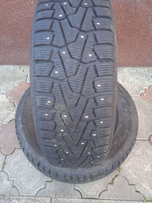 Продам шини зимові  в хорошому стані .