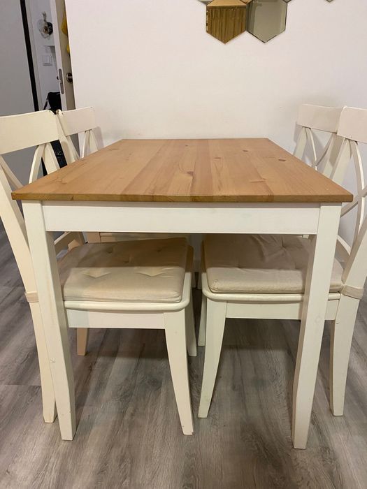 Mesa de jantar com 4 cadeiras