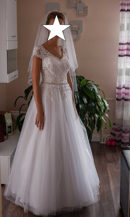 Biała suknia w stylu Glamour