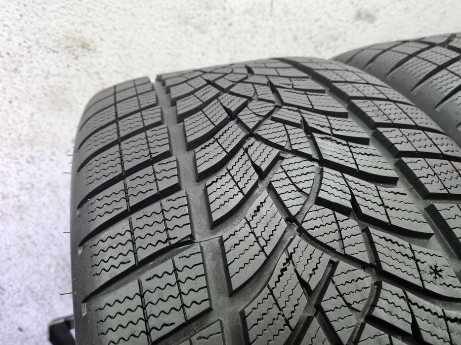 245/40/19 98V 275/35/19 100V Goodyear Ultra Grip Preformance KOMPLET