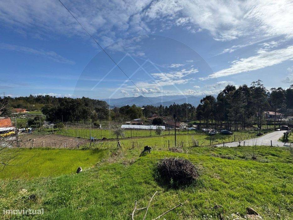 Terreno de 1.800 m² em Arnoia - Natureza, Tradição e Potencial Turí...