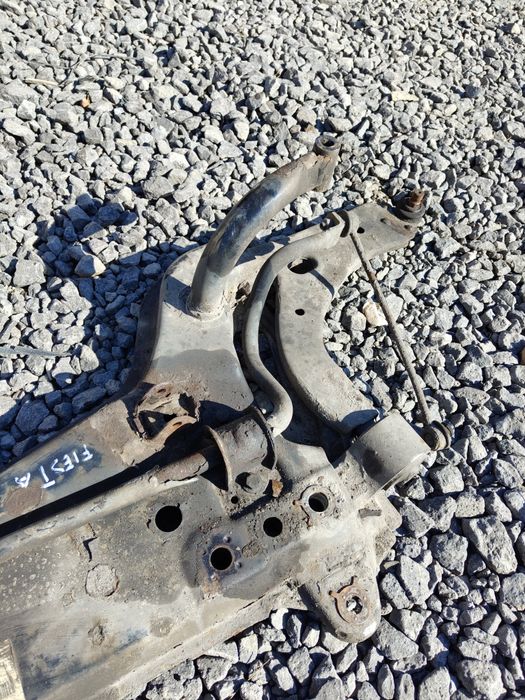 Wózek zawieszenie sanki wachacz Ford Fiesta mk6 2006