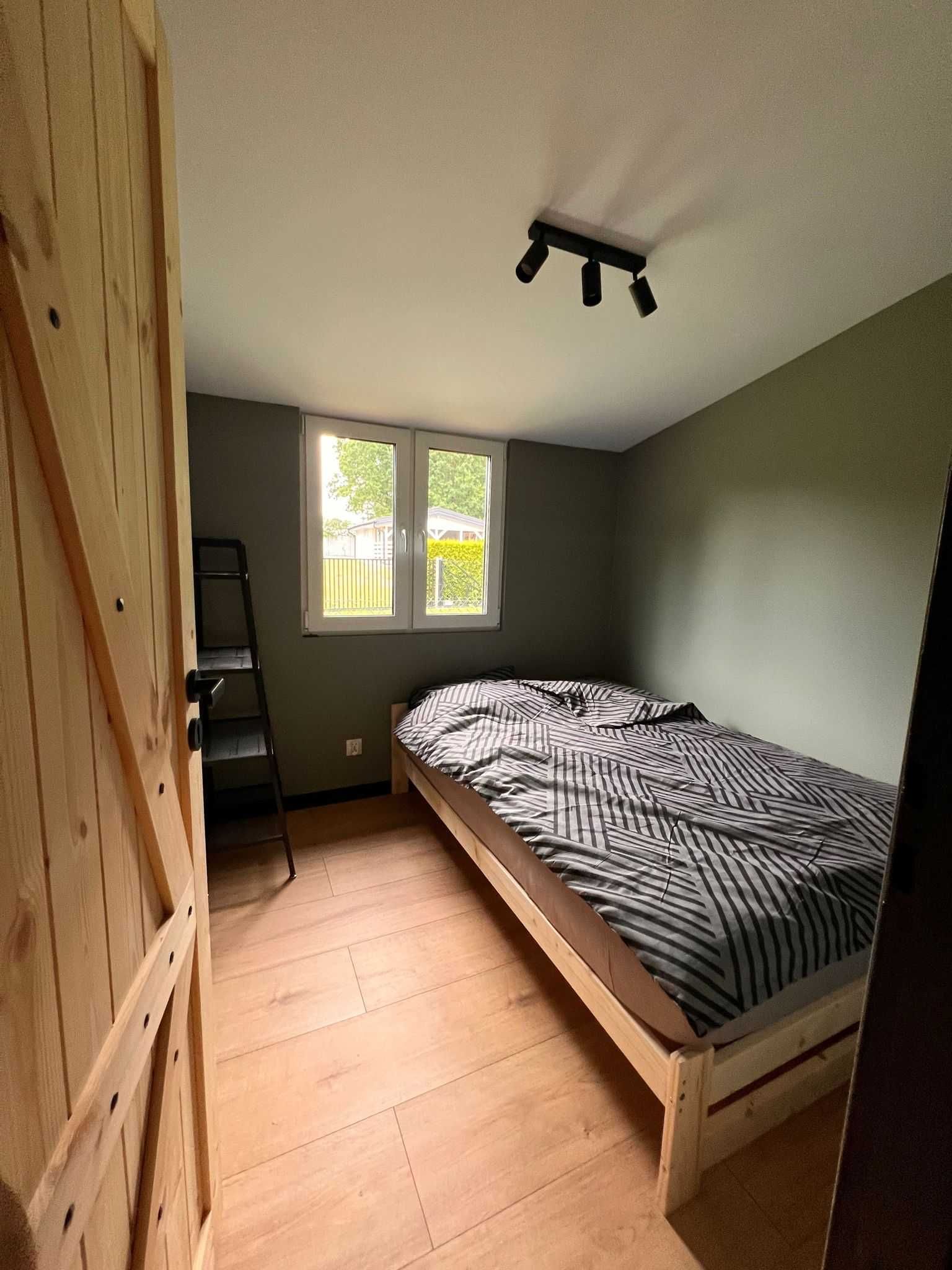 Domek letniskowy / 6-osobowy / Jacuzzi / klima / TYLKO WRZESIEŃ