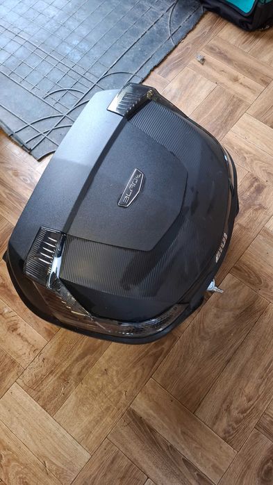 Kufer centralny motocyklowy Givi B47NT Czarny Monolock 47L