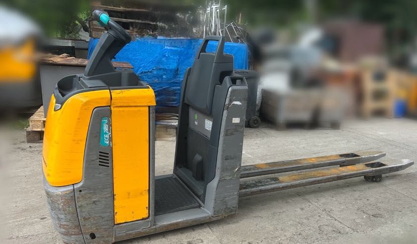 Wózek Jungheinrich ECE 225 – 2017 rok, udźwig 2500 kg, elektryczny