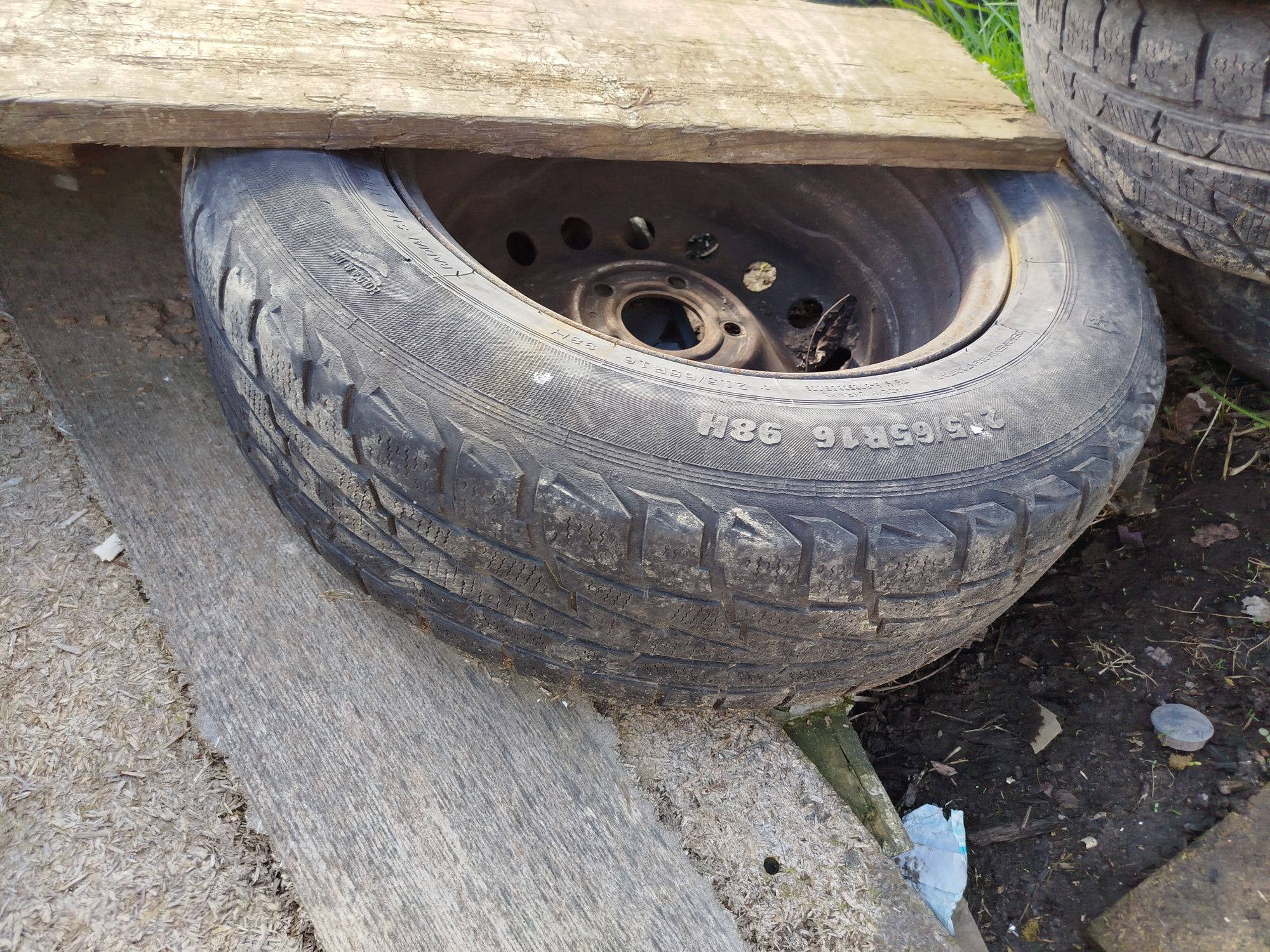 Шини на ниву 195/75 R16 2 шт. 215/65 R16 2 шт.