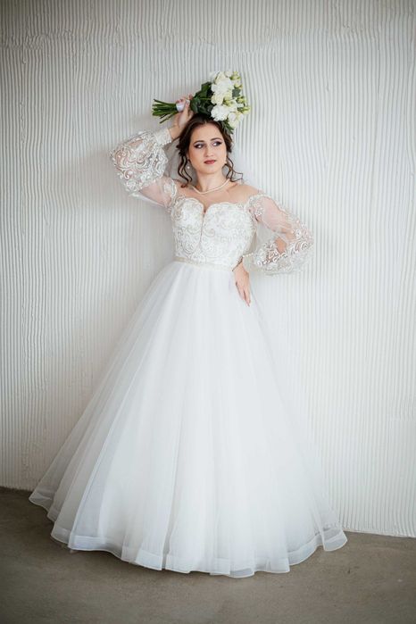 Весільне плаття, шубка та кольца