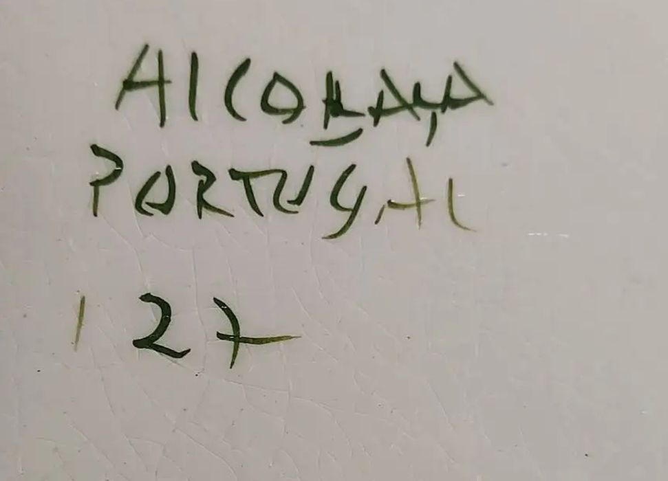 Lavatório  antigo portátil  com louça  Alcobaça e espelho