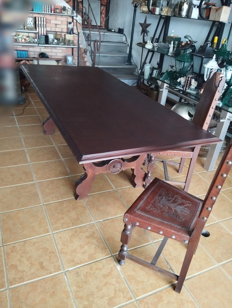 Conjunto mesa e 8 cadeiras