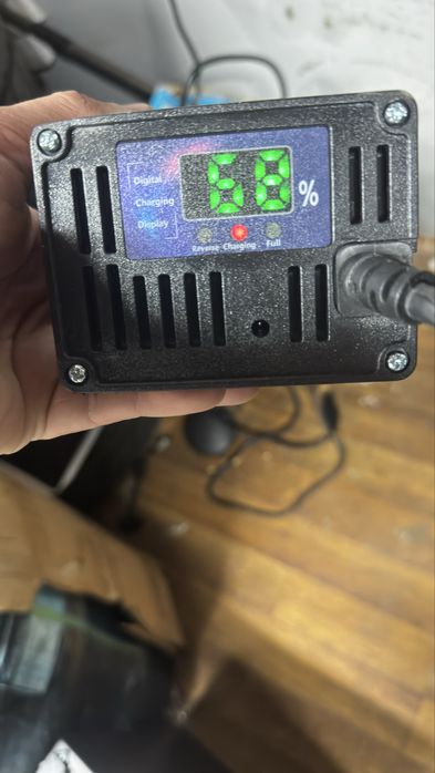 Зарядка 72V 10A 84V Li для електроскутера електровелосипеда самоката