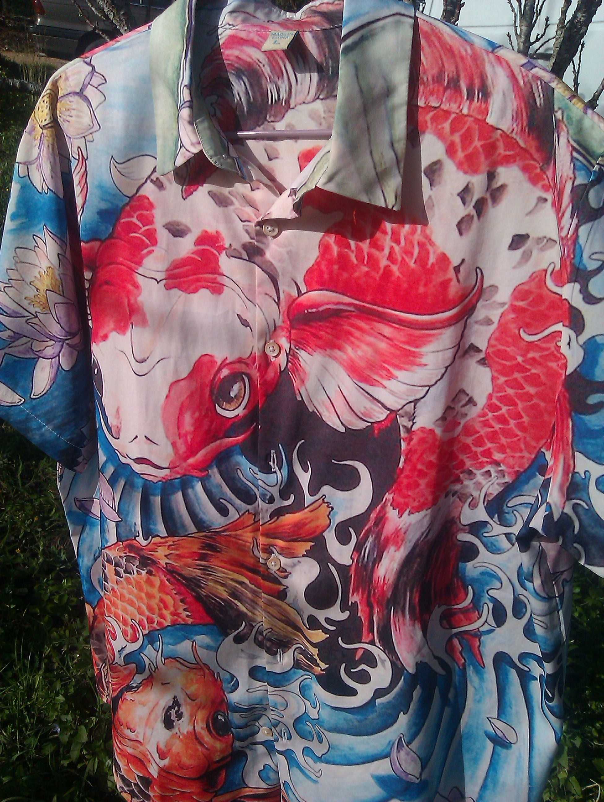Camisa Havaiana padrão peixes koi