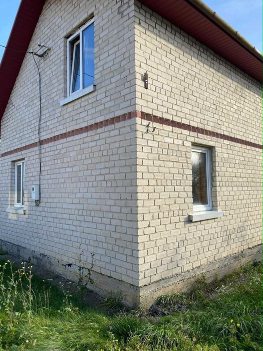 Будинок на обжитій вулиці у Буцневі на дачах
