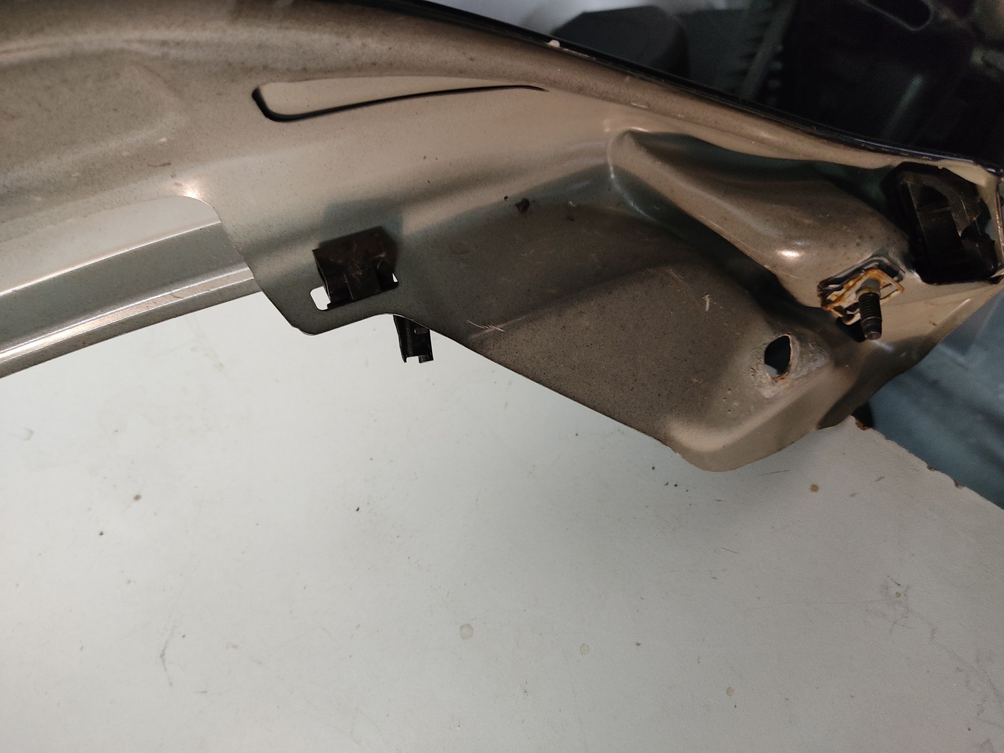 Крило переднє праве Tesla model Y