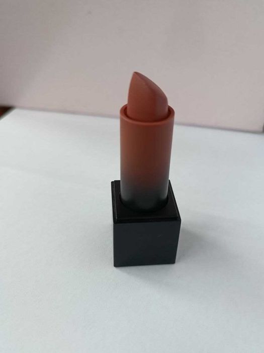 Помада для губ huda beauty power bullet cream glow  sweet cheeks