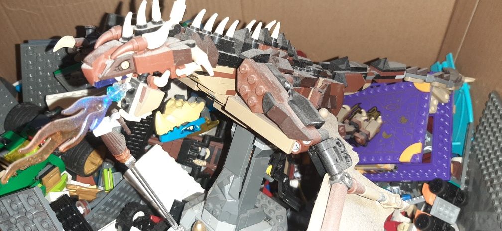 Sprzedam karton klocków Lego