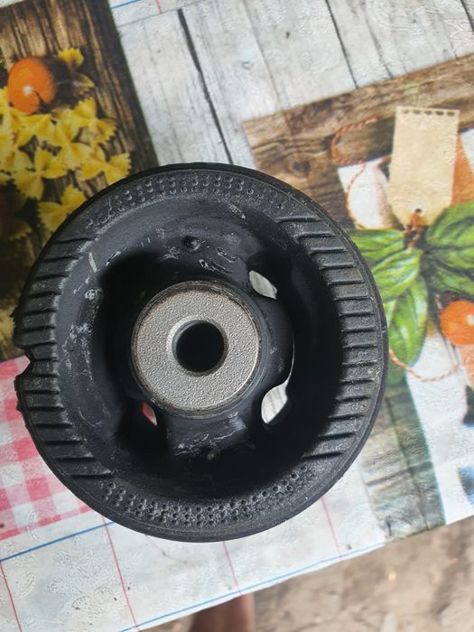 Запчасти Сайлентблоки задней  балки Киа 55160-b2000