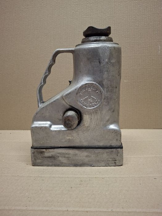 Lewarek podnośnik hydrauliczny 8t. Samochodowy