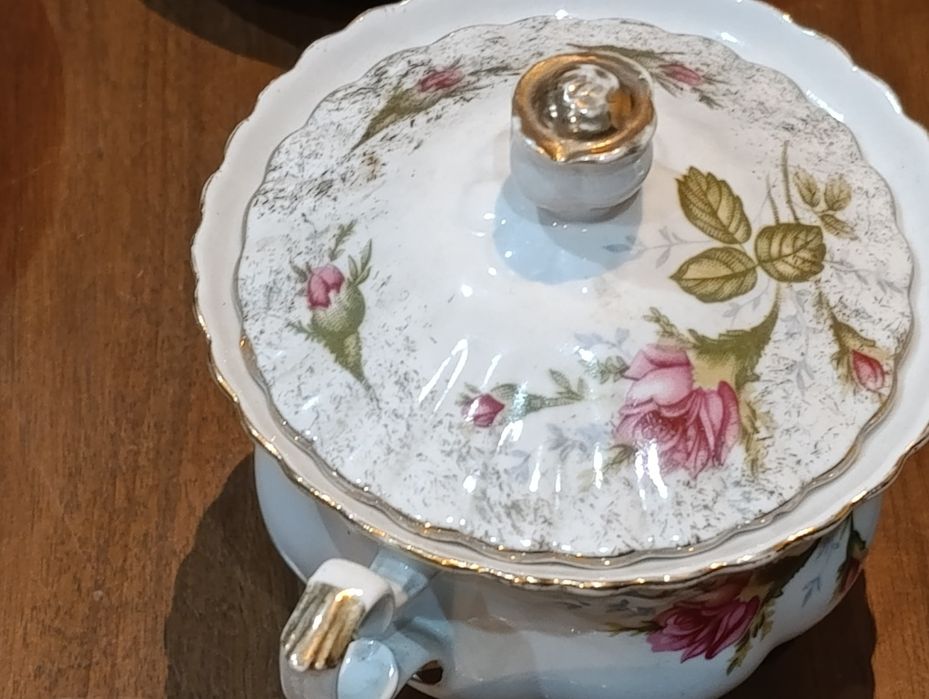 Zestaw do kawy mlecznik cukiernica pięć filiżanek