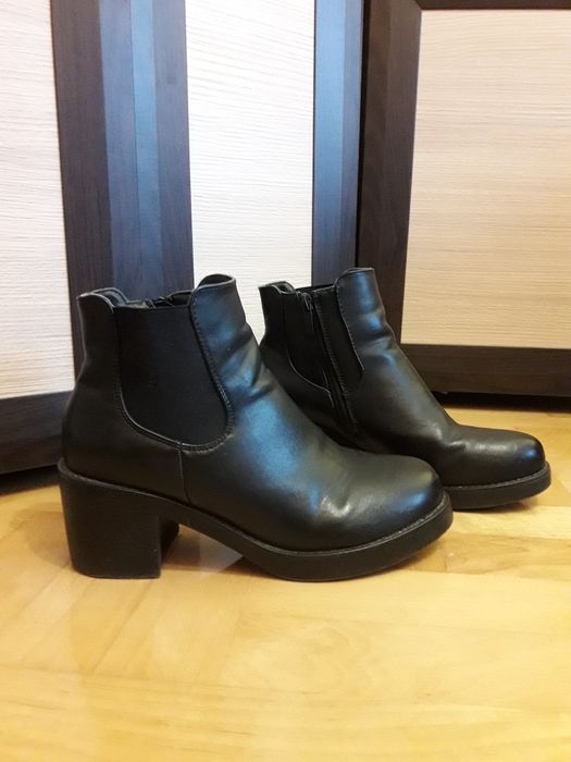 Zimowe botki na słupku