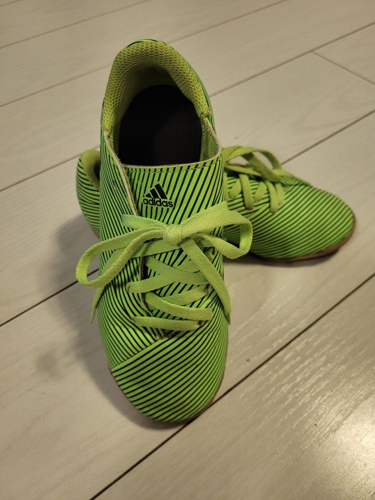 Buty adidas piłkarskie halowe