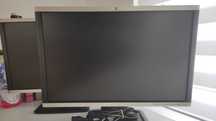 Monitor 24-calowy w dobrym stanie