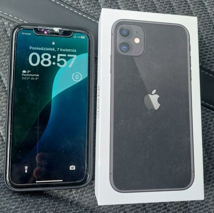 iPhone 11 64 GB  stan baterii 86 %