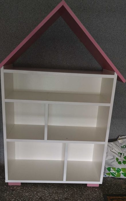 Regał KONSIMO dla dziewczynki, biały domek z różowym daszkiem