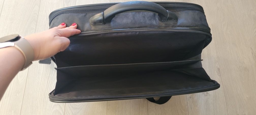 Targus Clamshell XL torba na laptopa