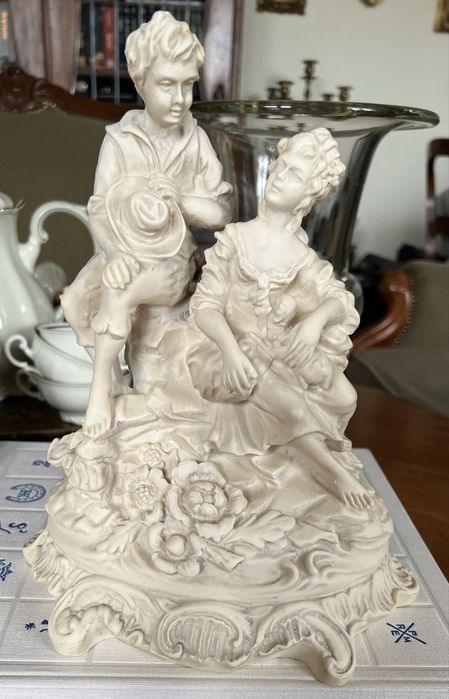 Romantyczna figurka pary w stylu rokoko