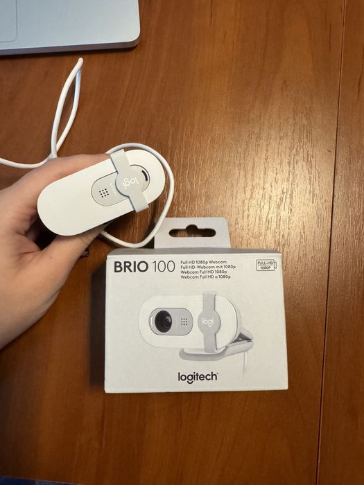 Веб-камера Logitech Brio 100 Full HD