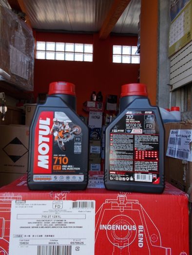 Motul 710 2T ( 1 Lt )